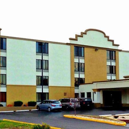 Days Inn By Wyndham Hagerstown I-70 Экстерьер фото