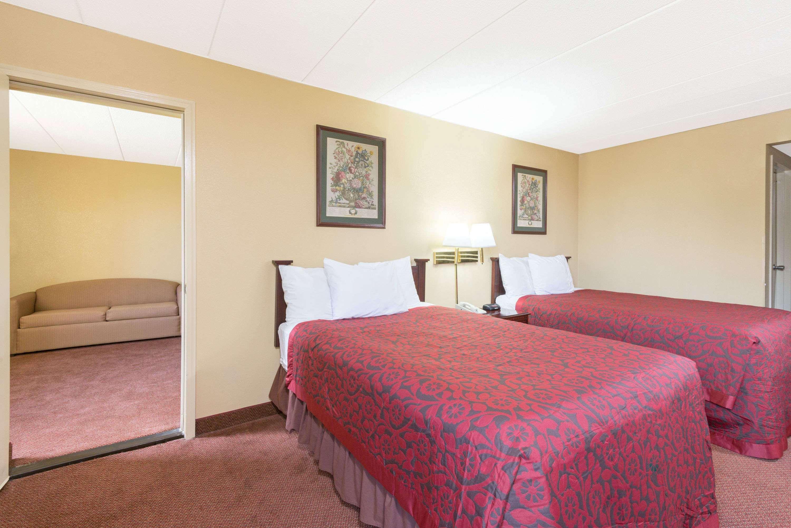 Days Inn By Wyndham Hagerstown I-70 Экстерьер фото