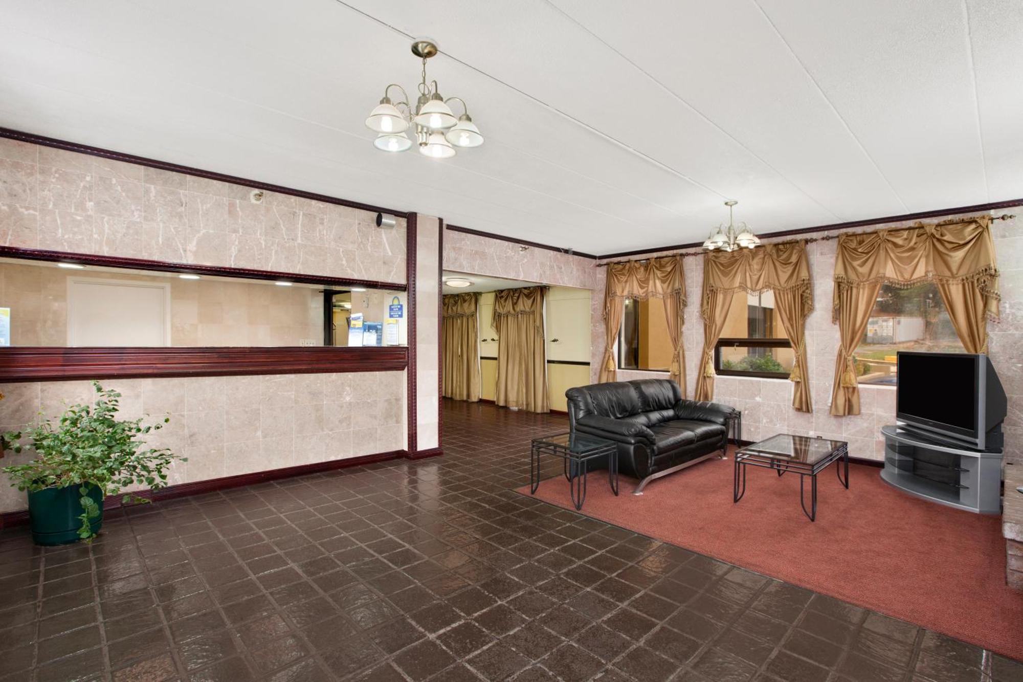 Days Inn By Wyndham Hagerstown I-70 Интерьер фото