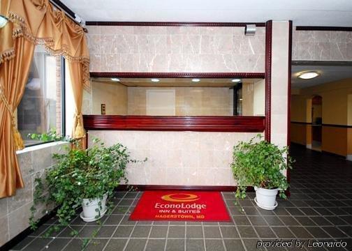 Days Inn By Wyndham Hagerstown I-70 Интерьер фото